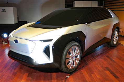 Subaru announces new EV concept model | EVERYCAR.jp