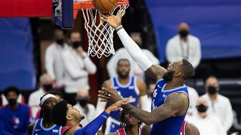 Lakers vs. 76ers: The best photos from Wednesday’s game