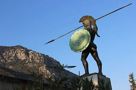 Royalty-Free photo: Spartan statue facing mountains | PickPik