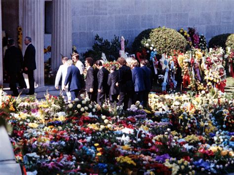 Elvis Presley's Funeral | 1973 | Dead Famous | Pinterest