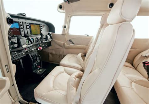 Cessna Skyhawk Specs, Interior, Cockpit, and Price - Airplane Update