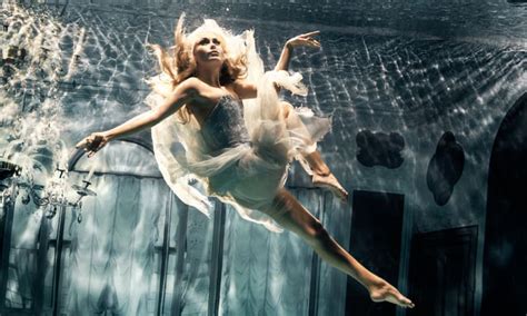 Henrik Sorensen Underwater Fashion Shoot