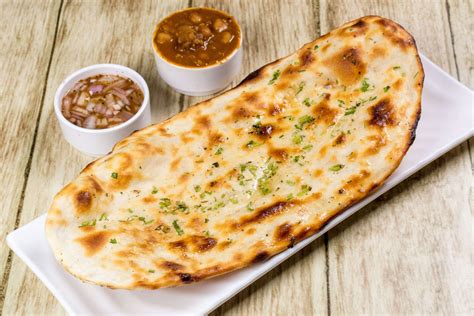 टेस्टी एंड क्रिस्पी आलू कुलचा रेसिपी - aloo-kulcha-recipe - Nari Punjab ...