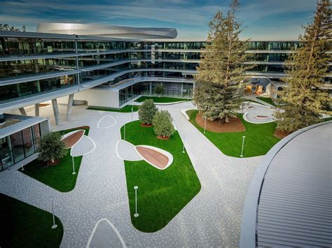 HOK unveils biophilic Silicon Valley campus Central + Wolfe | Campus landscape design, Campus ...