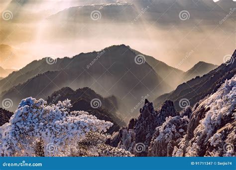 Sunrise Above the Peaks of Huangshan National Park. Stock Image - Image of asia, growth: 91711347