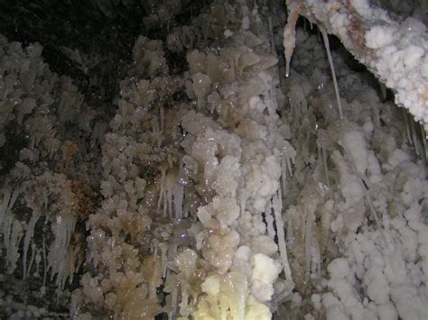 File:Salt Crystal - Salt Mine Wieliczka 2.jpg - Wikipedia, the free encyclopedia