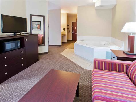 Pet-Friendly Hotels Near Portland Airport | Holiday Inn Express & Suites Portland-Jantzen Beach