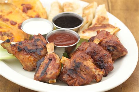 Chicken wings are so expensive that some restaurateurs are switching to "pig wings" | Nation's ...