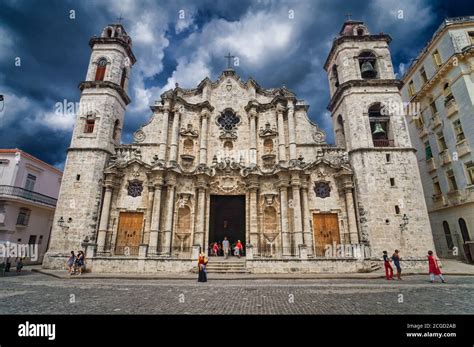 Spanish colonial architecture havana cuba hi-res stock photography and ...