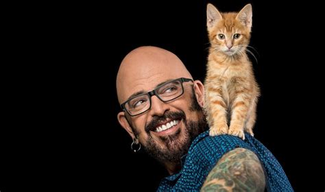 Why Cats Ultimately Led Cat Whisperer Jackson Galaxy to Veganism | VegNews