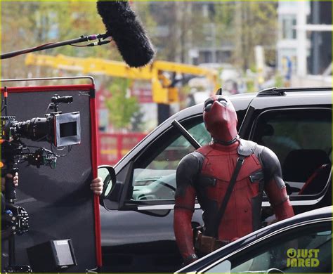 Photo: ryan reynolds films some deadpool scenes 30 | Photo 3344053 ...