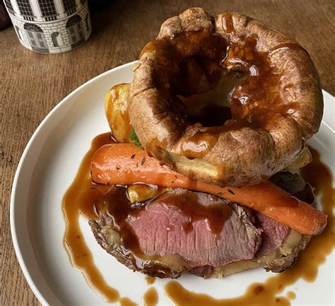 Roast beef recipe, with Yorkshire pudding and red wine gravy