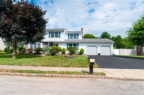 46 Buttonwood Dr, Marlboro, NJ 07746 | realtor.com®