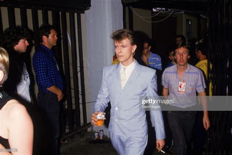 News Photo : David Bowie backstage at the Live Aid charity... David ...