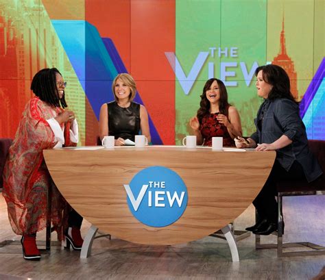 Rosie Perez Returning to 'The View' Next Month! - Closer Weekly