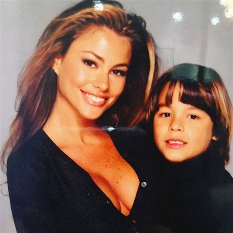 Sofia Vergara shares 90s throwback pictures on her Instagram - Foto 1