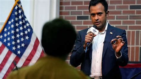 Vivek Ramaswamy stops town hall to invite student protester inside - ABC News