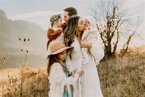 How to Dress for Winter Family Photos | Beacon Rock State Park Photos