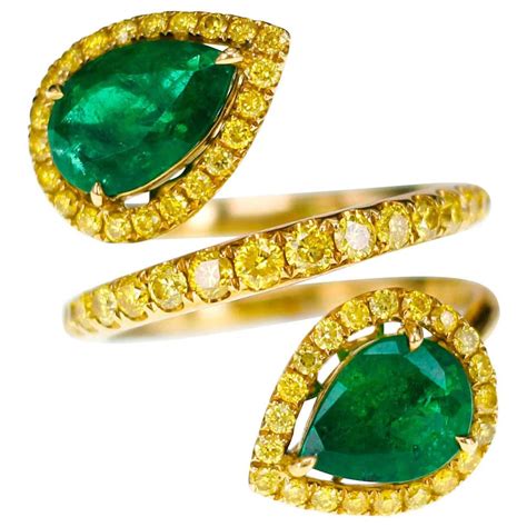 Antique Emerald Cocktail Rings - 1,960 For Sale at 1stdibs - Page 2