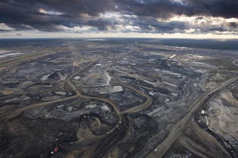 The oil lobby is lying. Canadian oil isn’t clean oil - Environmental Defence