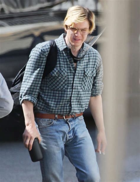 Evan Peters as Jeffrey Dahmer in First Set Photo from Netflix Show