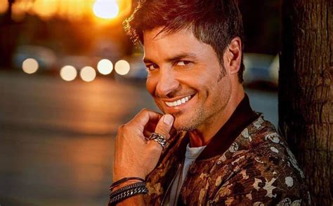 ¿Qué le pasó a la cara de Chayanne? El cantante recibe críticas