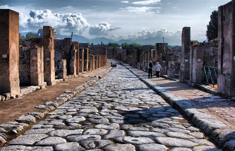 Discover Pompeii Walking Tour with Private Guide of Pompeii