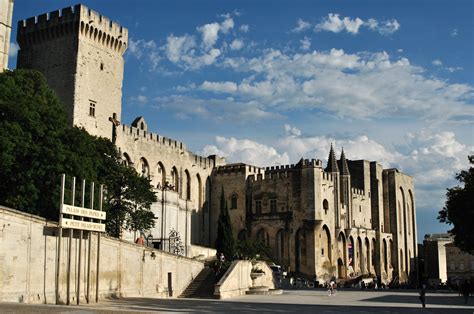 Why is there a papal palace in Avignon? • Report » outdooractive.com