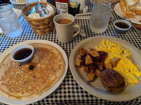 Asheville NC: Breakfast at the Moose Cafe