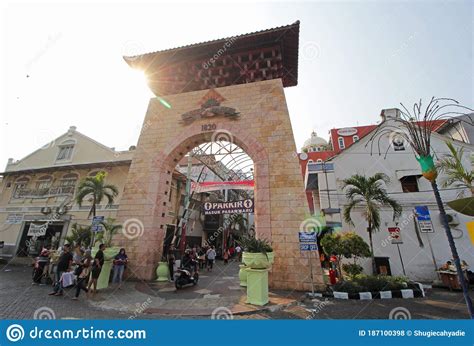 PASAR BARU MARKET in CENTRAL JAKARTA. this PLACE is KNOWN AS ONE of the OLDEST MARKET in JAKARTA ...