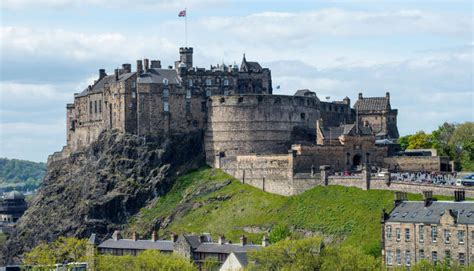 Private Walking Tour of Edinburgh Castle, Old Town and Greyfriars