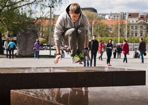 Parkour: peculiarità di questo sport acrobatico urbano