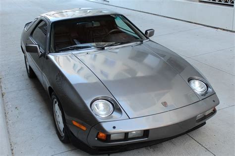 Vintage Porsche 928 - How Car Specs