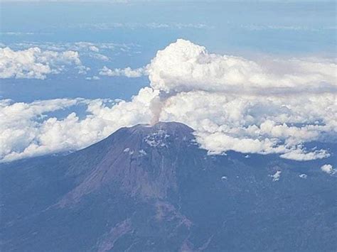 These pictures show the incredible power of a Bali volcano | Express & Star