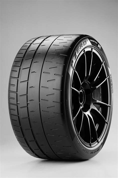 Descubrir 85+ imagen lamborghini tires - Abzlocal.mx