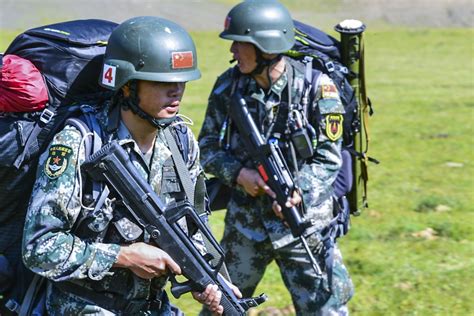 Why China Still Remains Faithful to Its Old QBZ-95-1 Assault Rifle ...