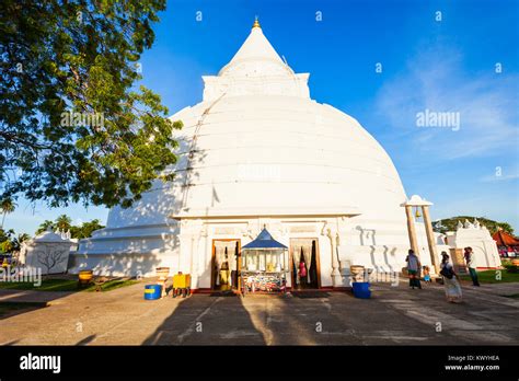 Tissamaharama Raja Maha Vihara is a Buddhist stupa and temple in ...