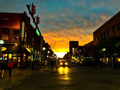 Another absolute snag of this beautiful Ann Arbor, Michigan sunset : r/pics