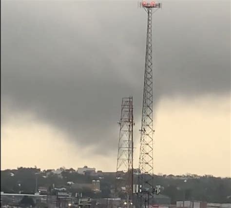 Tornado touches down in San Antonio during morning commute – Weather ...