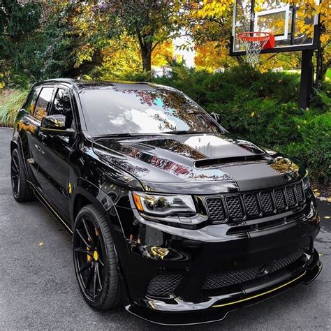 Jeep Trackhawk on Instagram: "That hood makes it look so aggressive😈🔥 ...