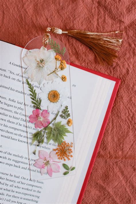 DIY Pressed Flower Bookmarks — Entertain the Idea | Pressed flower ...