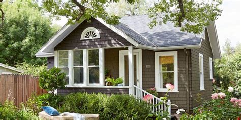 A Classic American Cottage with Fresh Interiors