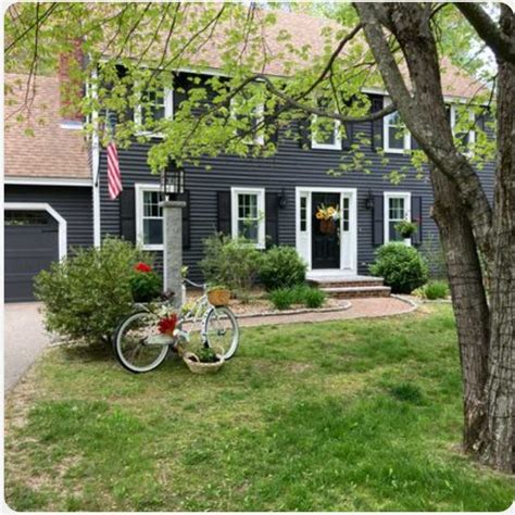 30 Real Homes Painted With Sherwin Williams Iron Ore! See if it's the right paint shade for your ...