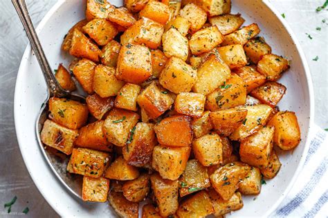 Garlic Roasted Potatoes Recipe – Roasted Potatoes in Oven — Eatwell101