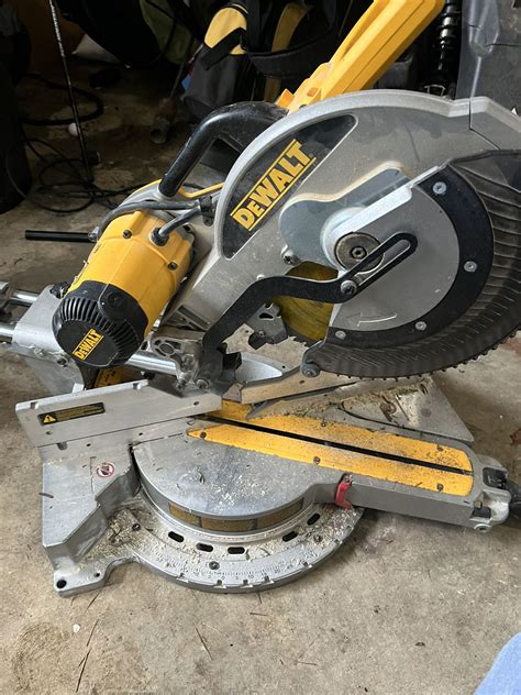 12 Inch Dewalt Miter Saw for Sale in Arlington, WA - OfferUp