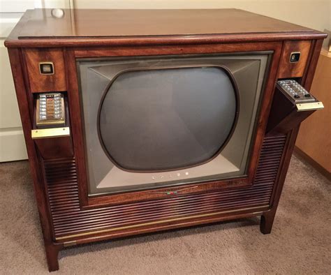 Vintage RCA Color TV | Visions4 Magazine