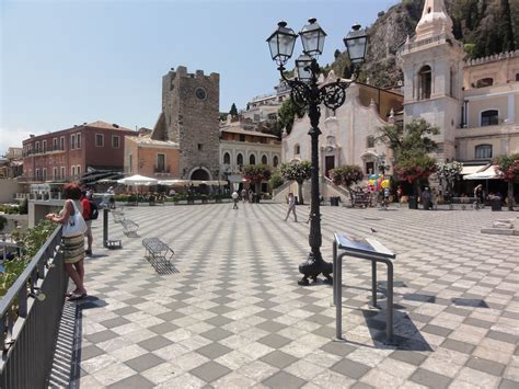 Piazza Nove Aprile, Taormina, Sicily | Sicily, Tourist destinations ...