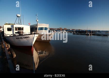 Big commercial fishing boats docked at a marina in Dutch Harbor, on Amaknak Island (Unalaska ...