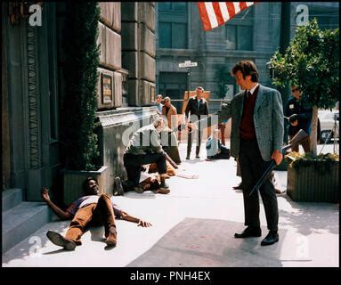 CLINT EASTWOOD, ALBERT POPWELL, THE ENFORCER, 1976 Stock Photo: 30915735 - Alamy