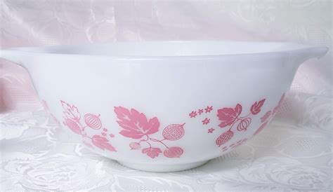 Vintage Pink Gooseberry Pyrex Cinderella Set - Aunt Gladys' Attic